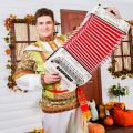 Святослав Шершуков в фотосессии с гармониками