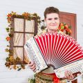 Святослав Шершуков в фотосессии с гармониками