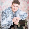 Святослав Шершуков в фотосессии с гармониками