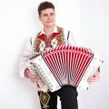 Святослав Шершуков в фотосессии с гармониками